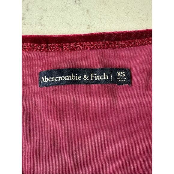 Abercrombie & Fitch Red Velvet Twist Front Cropped Top Size XS - Picture 4 of 4
